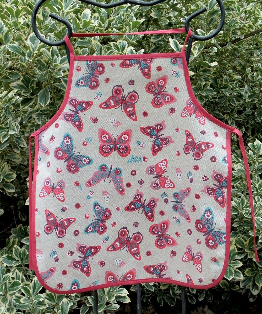 tablier-tissu-enfant-papillons-.breizh-RAINette.Produit-breton