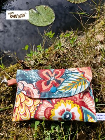 L'indispensable trousse hygiène intime nomade lors de vos déplacements à l'extérieur. Allie hygiène, réduction des déchets dans la nature et réduit l'achat de papier toilette.Fabriquée en Bretagne dans le 56!