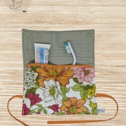 L'indispensable étui nomade hygiène pour emporter brosses à dents, dentifrice, rasoir.... Fabriqué par BREIZH RAIN'ette dans le 56 !